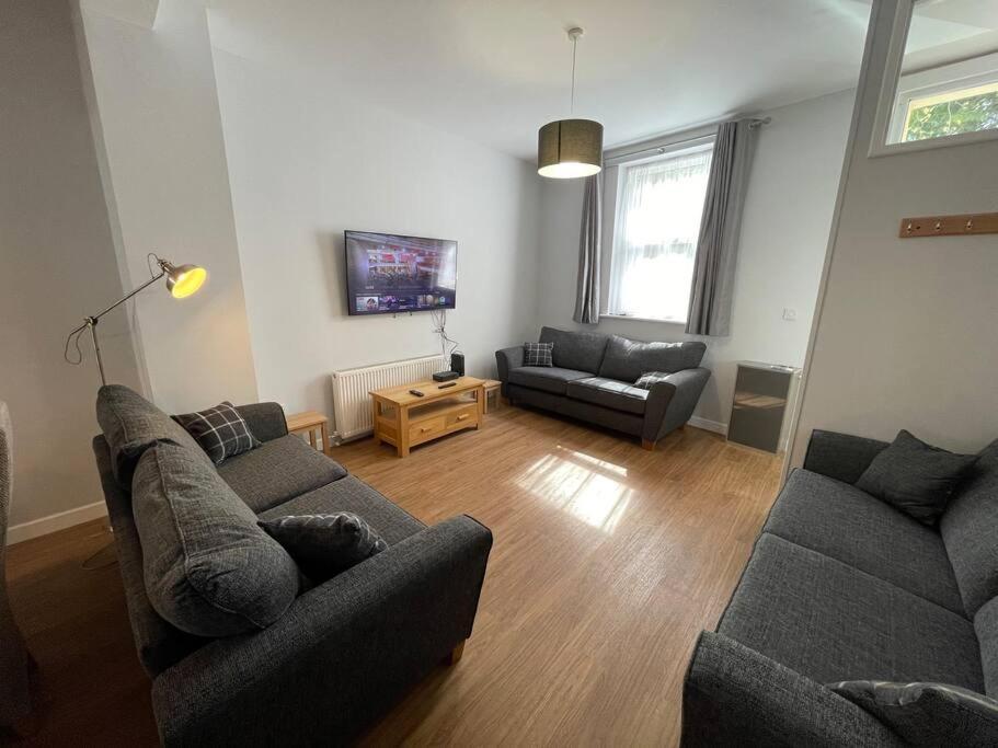 Hot Tub, Newly Refurbished 4 Bed, Dog Friendly. Ferienhaus *